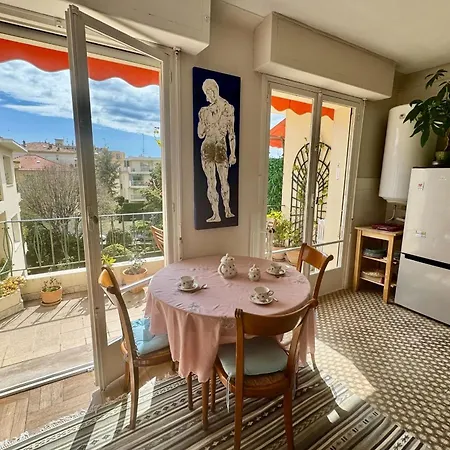 Apartment Beautiful T2 With Balcony Near Downtown Nice