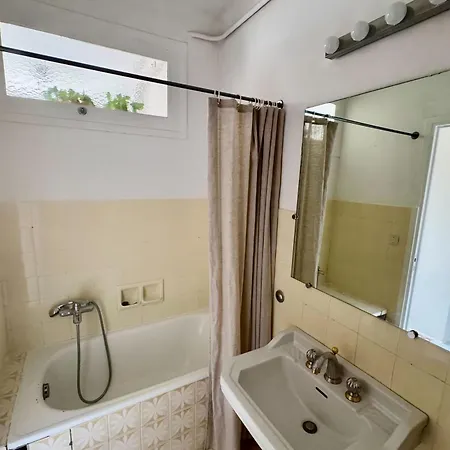 Beautiful T2 With Balcony Near Downtown *
